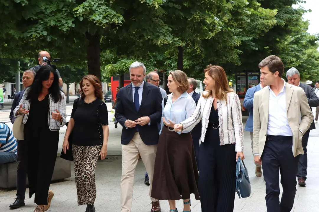 La secretaria general de los populares, Cuca Gamarra, en su visita a Zaragoza./ PP