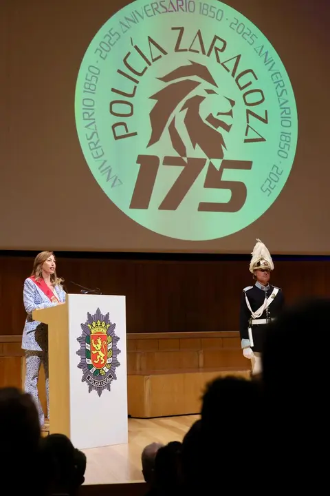La alcaldesa Natalia Chueca celebra el D&iacute;a de la Patrona de la Polic&iacute;a Local de Zaragoza. /AZ