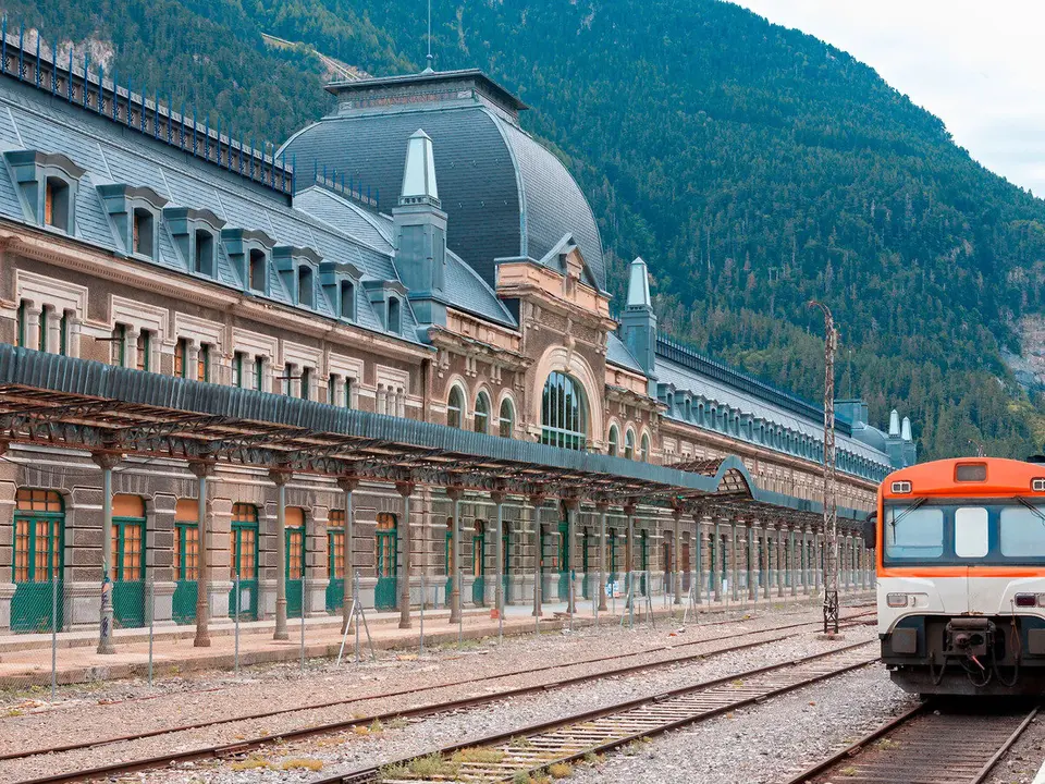 Estaci&oacute;n de Canfranc ./ Traveler