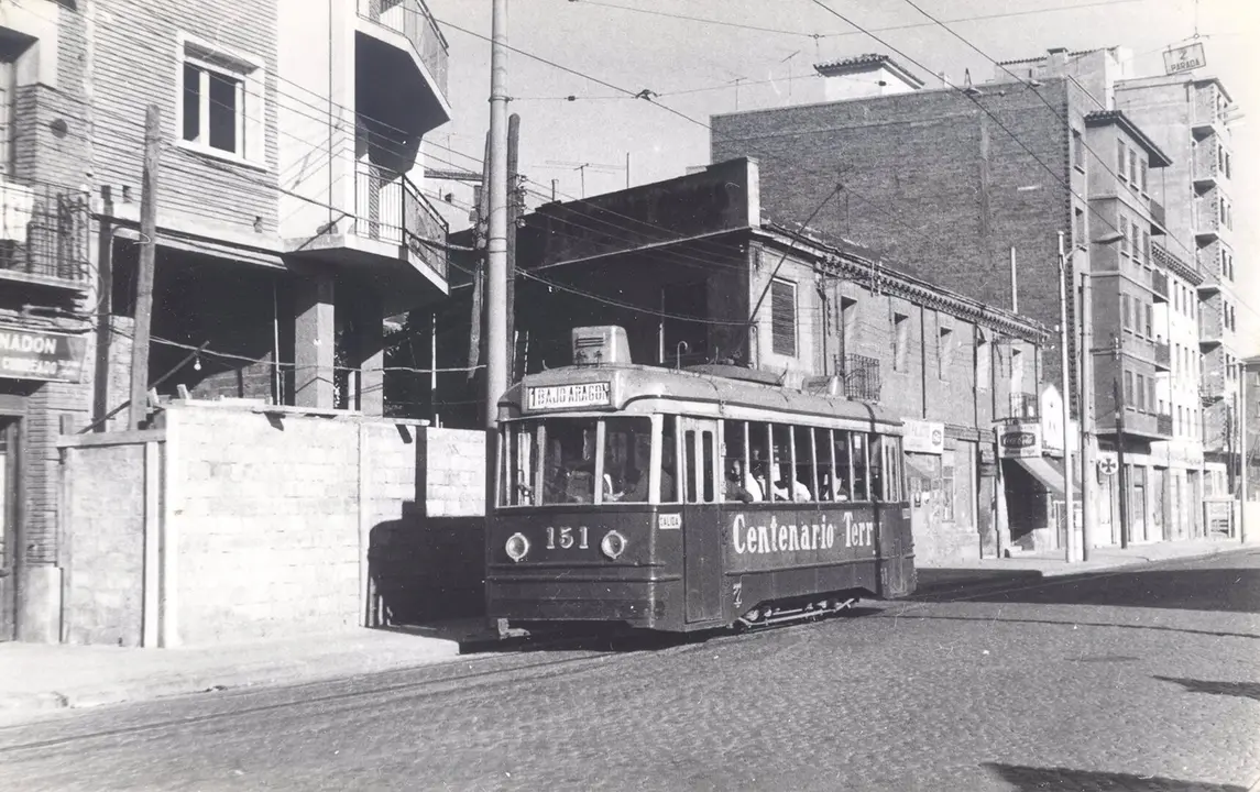 Un tranv&iacute;a de 1967 en el barrio de Montemol&iacute;n de Zaragoza - ASOCIACI&Oacute;N VECINAL LARRINAGA-MONTEMOL&Iacute;N