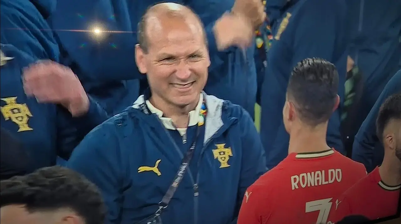 Jes&uacute;s Seba junto a Cristiano Ronaldo en la final de la Nations League