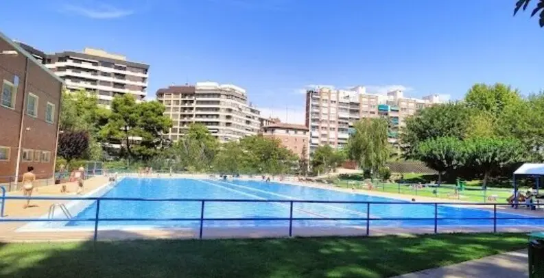 Centro Deportivo Municipal Perico Fern&aacute;ndez. / Gimnasios Fitness