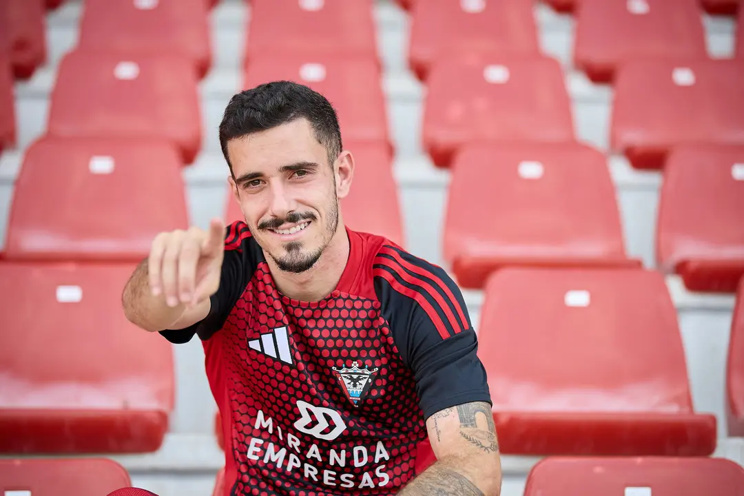 Julio Alonso durante su presentaci&oacute;n con el Mirand&eacute;s / CD Mirand&eacute;s