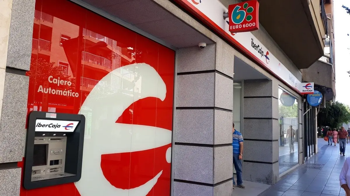 Cajero y oficina de Ibercaja