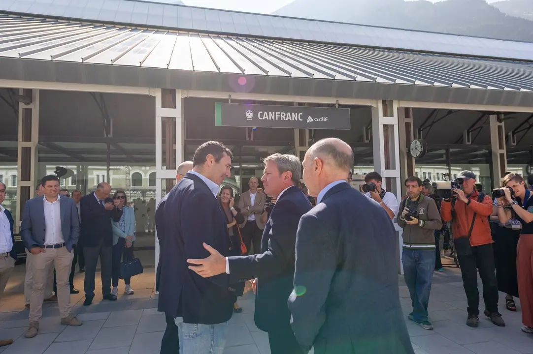 Reapertura tren de Canfranc dos a&ntilde;os despu&eacute;s / V&iacute;a Ministerio de Transportes Espa&ntilde;a
