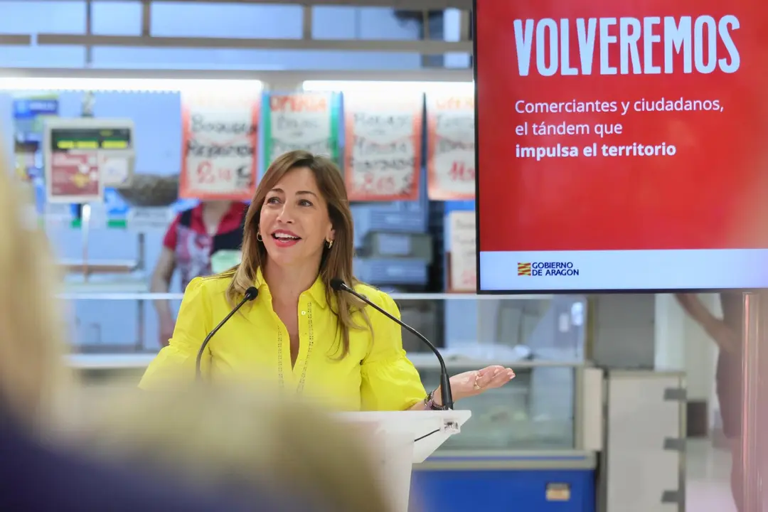 La alcaldesa de Zaragoza, Natalia Chueca, durante la rueda de prensa. /Daniel Marcos