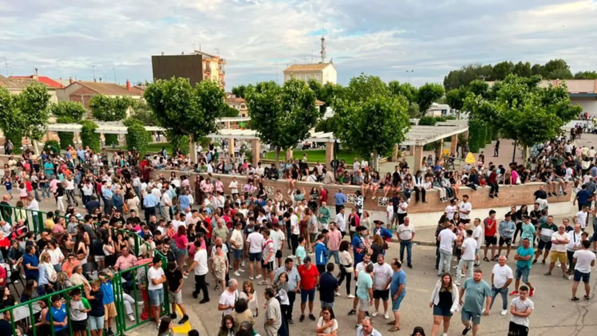 Imagen de archivo de las fiestas de San Juan en Pina de Ebro. / ZAFARACHE