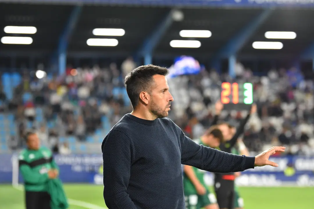 Ra&uacute;l Jardiel dirigiendo un partido / CD Arenteiro