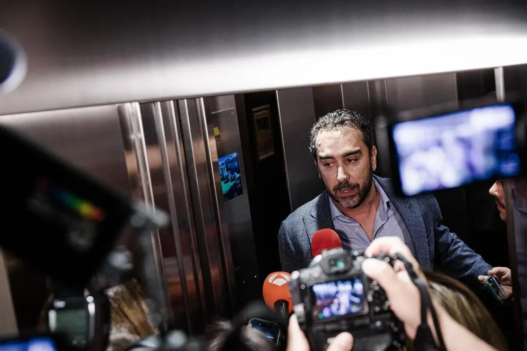 El empresario V&iacute;ctor de Aldama asiste a la comparecencia de la exmilitante socialista Leire D&iacute;ez, en el Hotel Novotel, a 4 de junio de 2025, en Madrid (Espa&ntilde;a).
- Carlos Luj&aacute;n - Europa Press