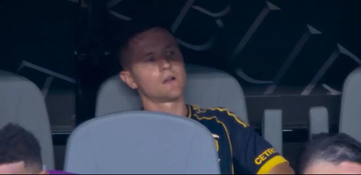 Ander Herrera, desolado en el banquillo tras una nueva lesi&oacute;n con Boca Juniors / DAZN
