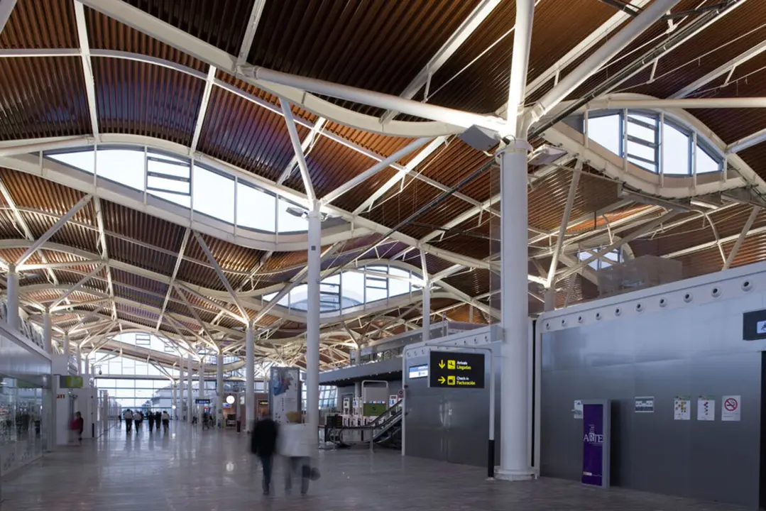 El Aeropuerto de Zaragoza, pr&aacute;cticamente vac&iacute;o / HOY ARAG&Oacute;N