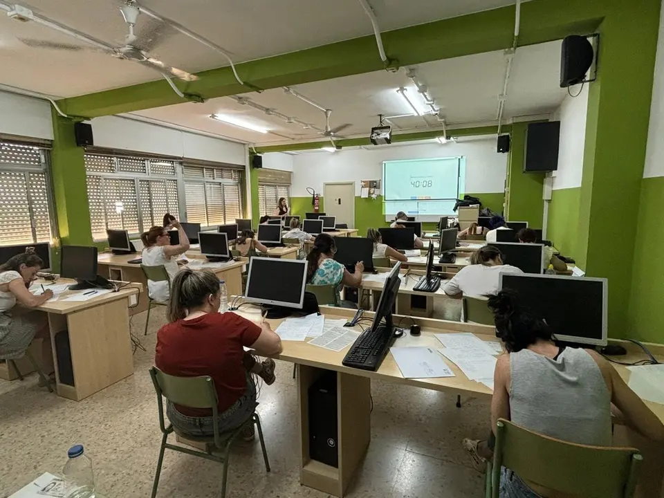 Imagen de la primera prueba de oposici&oacute;n, celebrada el 15 de junio en el IES Santiago Hern&aacute;ndez de Zaragoza. - GOBIERNO DE ARAG&Oacute;N