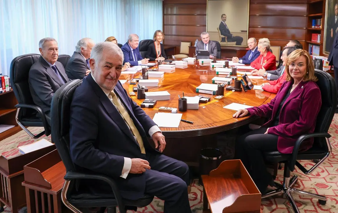 El presidente del Tribunal Constitucional, C&aacute;ndido Conde-Pumpido, y los dem&aacute;s magistrados en un Pleno. / EP