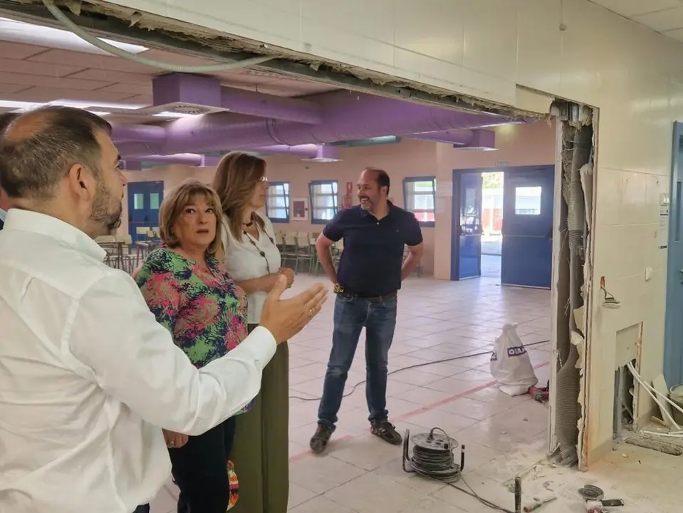 La consejera de Educaci&oacute;n, Tomasa Hern&aacute;ndez. Ha visitado las obras en el CEIP Lucien Briet de Zaragoza. - GOBIERNO DE ARAG&Oacute;N