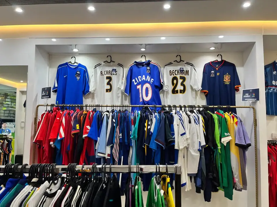 Pop-up Zaragoza 2024 ./ Ropa Futboleros