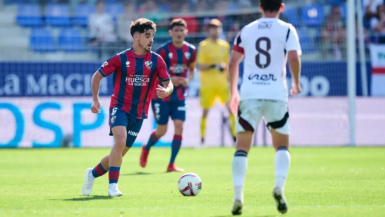 Javi Mier durante un partido / SD Huesca