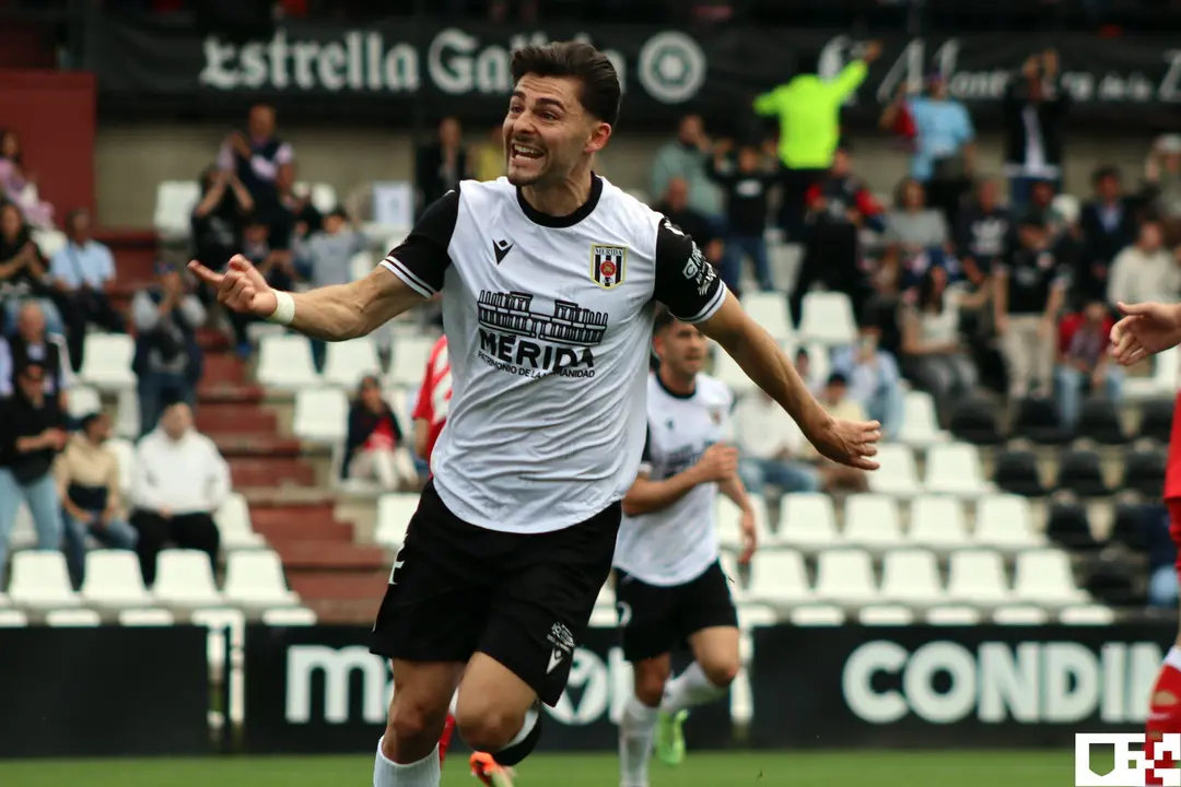 Liberto Beltr&aacute;n celebrando un gol / M&eacute;rida