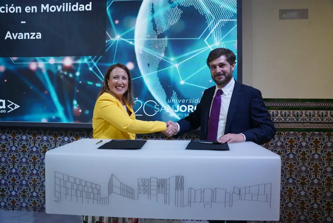 Carlos Agull&oacute;, director Urbanos Zaragoza y Silvia Carrascal, Rectora de la Universidad San Jorge.