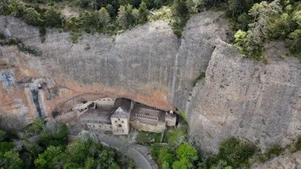 San Juan de la Pe&ntilde;a, uno de los s&iacute;mbolos materiales de la historia milenaria de Arag&oacute;n. (Cultura de Arag&oacute;n)