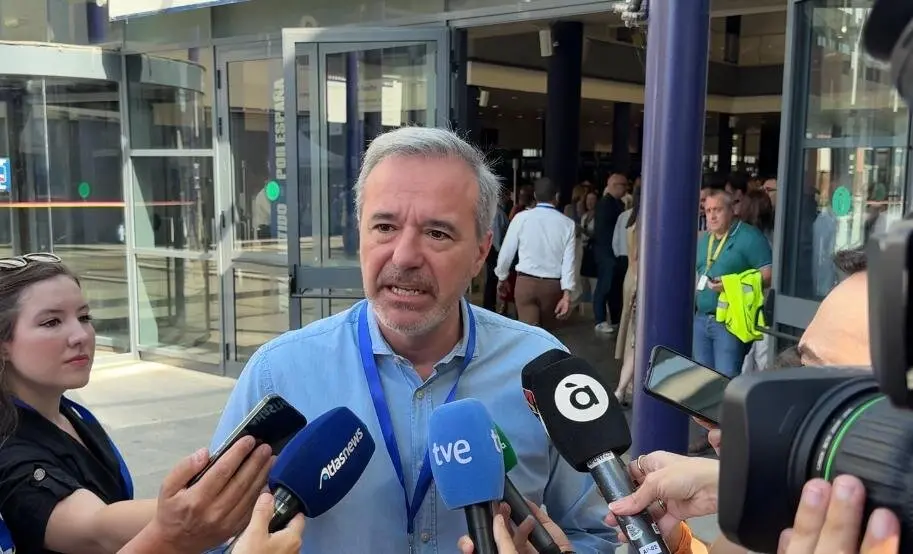 El presidente de la DGA, Jorge Azc&oacute;n, en el 21&ordm; Congreso del PP