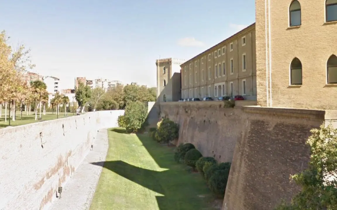 Imagen del foso del Palacio de la Aljafer&iacute;a donde sucedieron los hechos/Google Maps