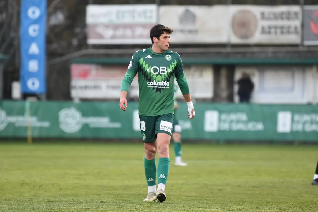 Enol Rodr&iacute;guez durante un partido con el Arenteiro
