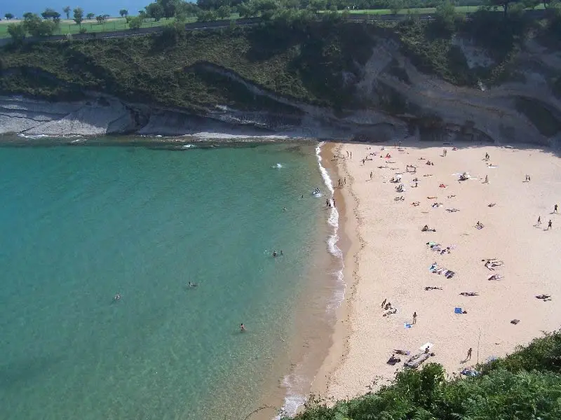 Playa de Matale&ntilde;as. / Turismo de Cantabria