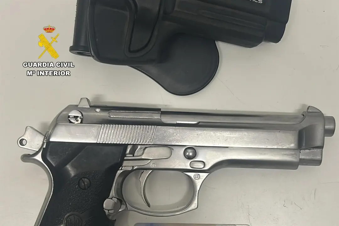 Arma de aire compromido intervenida por la Guardia Civil en una ri&ntilde;a tumultuaria en Fraga. - GUARDIA CIVIL.