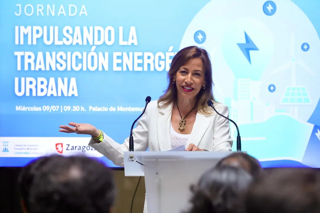 La alcaldesa de Zaragoza, Natalia Chueca, ha presentado la Estrategia Integral de Desarrollo Energ&eacute;tico y Sostenibilidad del Ayuntamiento de la ciudad. /AZ