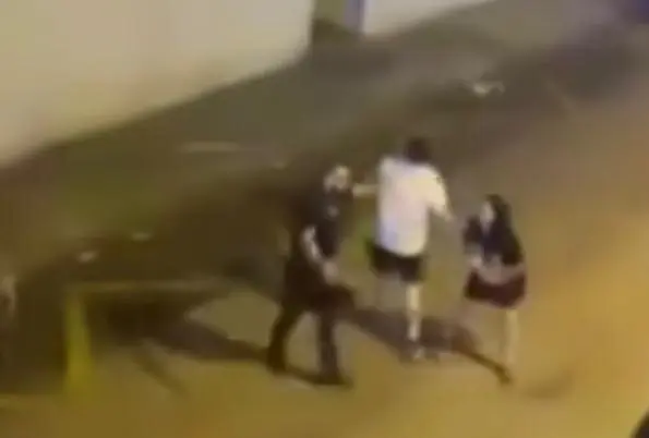 Imagen de la madre del peque&ntilde;o cuando volvi&oacute; alertada de hacer la compra tras dejarle solo en casa/ Redes Sociales