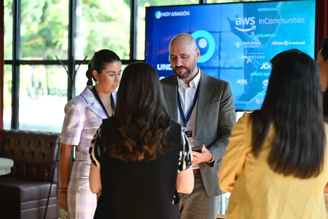 Segunda edici&oacute;n de Under40, en ROTO Zaragoza. / MARCOS CEBRI&Aacute;N