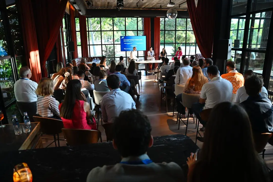 Segunda edici&oacute;n de Under40, en ROTO Zaragoza. / MARCOS CEBRI&Aacute;N