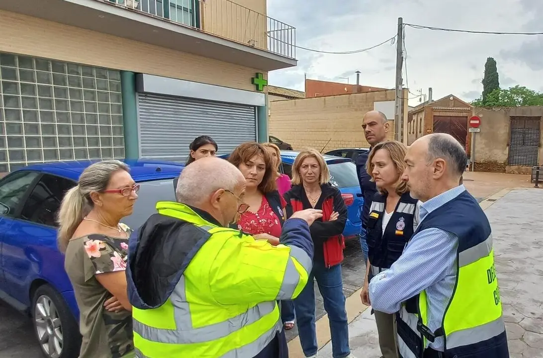 La ministra portavoz del Gobierno, Pilar Alegr&iacute;a, junto al delegado del Gobierno en Arag&oacute;n, Fernando Beltr&aacute;n, y la alcaldesa de Pedrola, Manuela Berges, en su visita a las localidades afectadas por el paso de la dana.
- DELEGACI&Oacute;N DEL GOBIERNO EN ARAG&Oacute;N