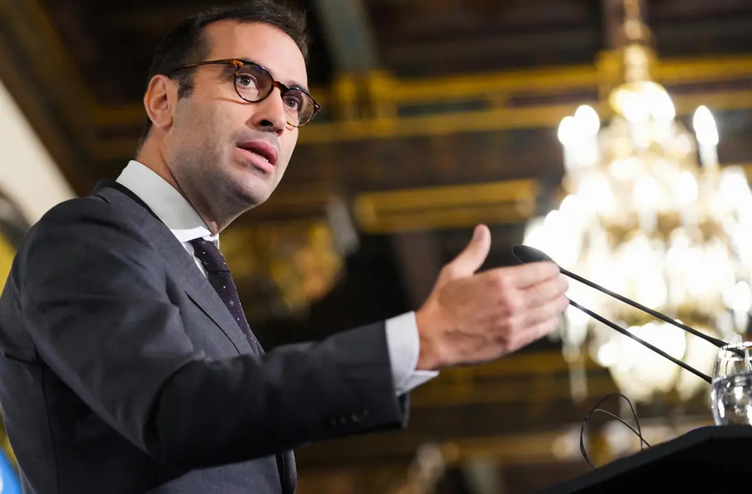 El ministro de Econom&iacute;a, Comercio y Empresa, Carlos Cuerpo, durante su itnervenci&oacute;n en un desayuno-coloquio sobre la situaci&oacute;n de la econom&iacute;a en Espa&ntilde;a.