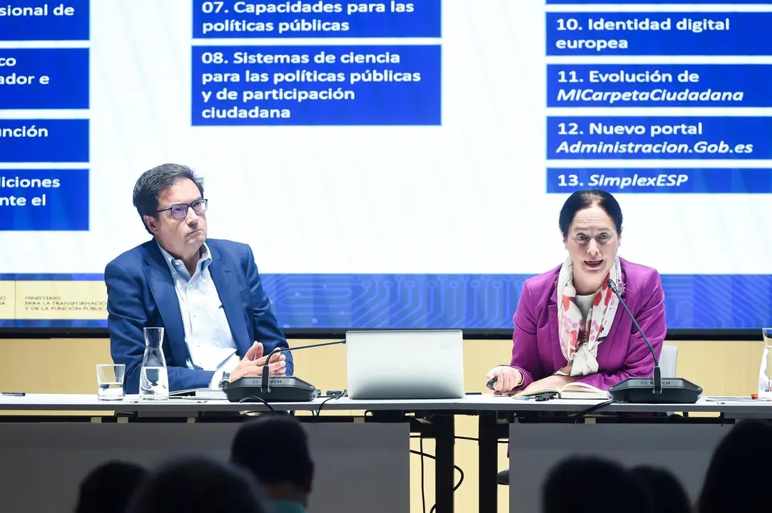 El ministro para la Transformaci&oacute;n Digital y de la Funci&oacute;n P&uacute;blica, &Oacute;scar L&oacute;pez, y la secretaria de Estado de Funci&oacute;n P&uacute;blica, Clara Mapelli