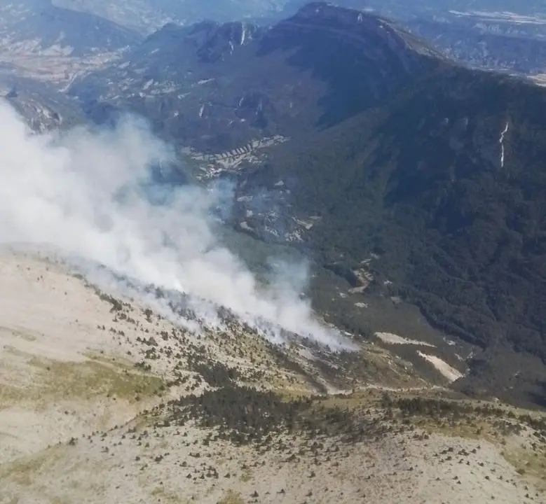 El incendio en Foradada del Toscar afecta a 18 hect&aacute;reas.