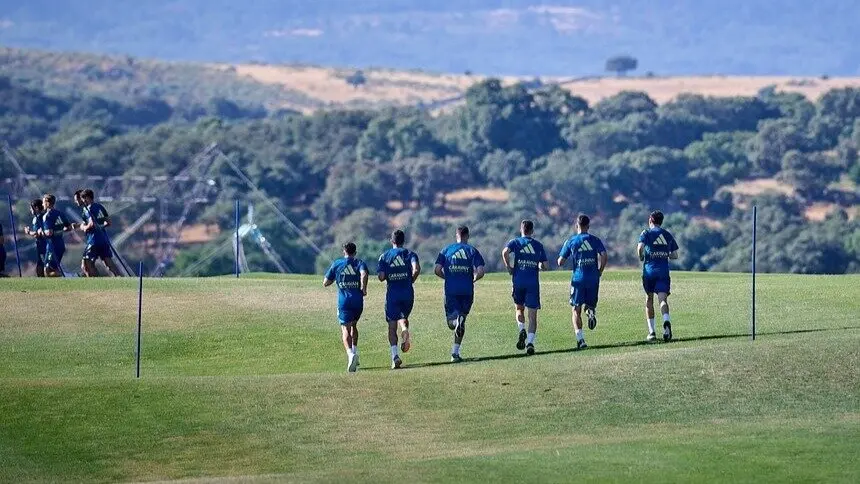Entrenamiento del Real Zaragoza durante la concentraci&oacute;n en Los &Aacute;ngeles de San Rafael / RZ