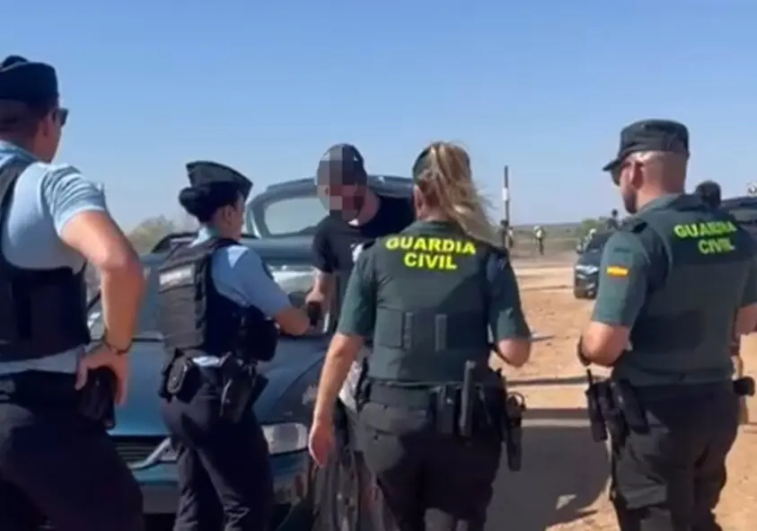 Control conjunto de la Gendarmer&iacute;a Nacional de Francia y la Guardia Civil. / GUARDIA CIVIL