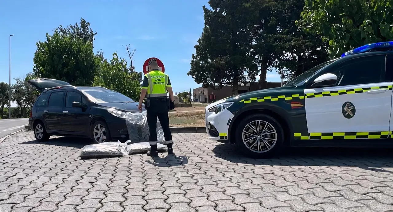 Actuaci&oacute;n de la Guardia Civil contra el tr&aacute;fico de drogas. / GUARDIA CIVIL