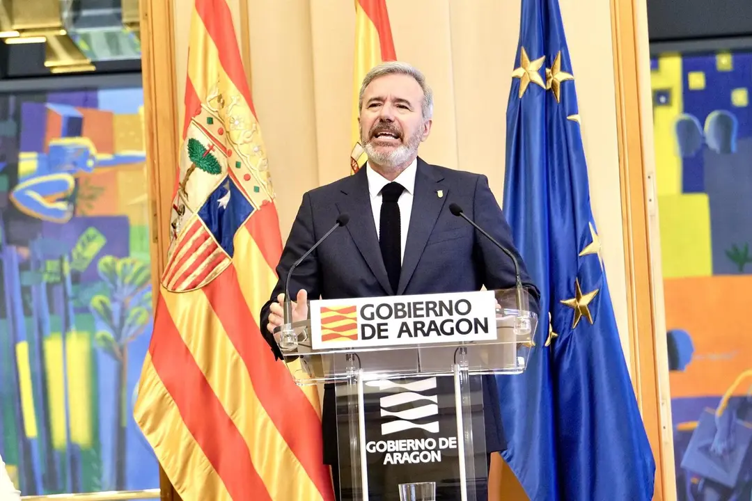 El presidente del Gobierno de Arag&oacute;n, Jorge Azc&oacute;n, en rueda de prensa / FABI&Aacute;N SIM&Oacute;N