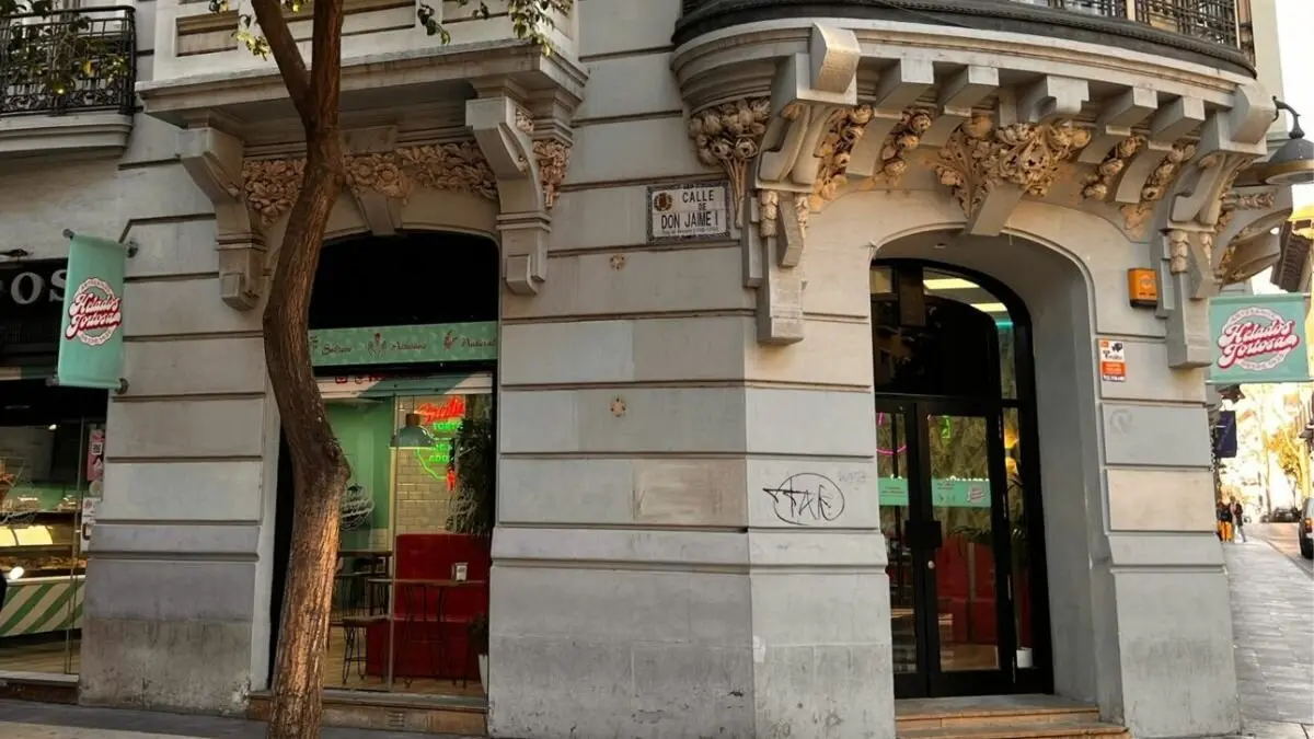 Exterior de la helader&iacute;a donde probar el helado de Ambar
