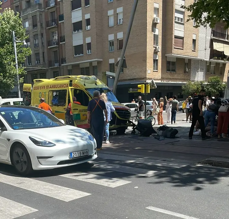 Accidente del tranv&iacute;a con una ambulancia en Zaragoza