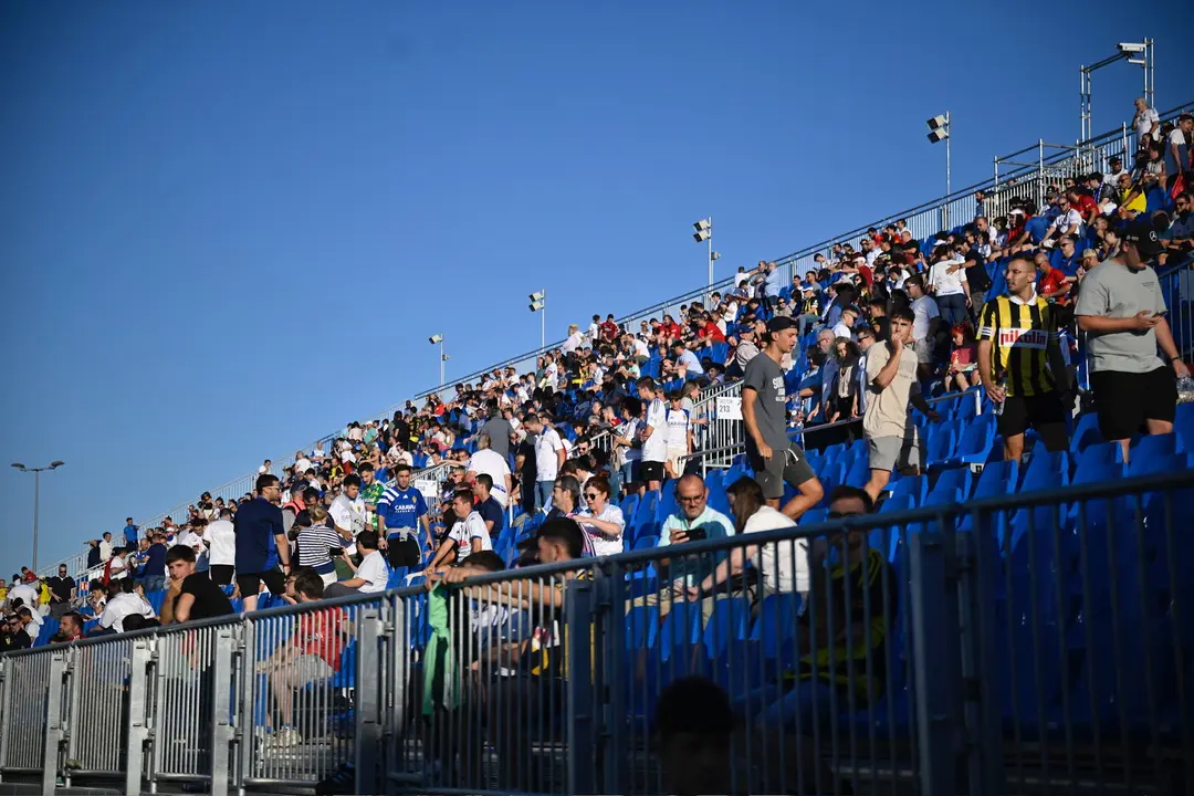 Afici&oacute;n del Real Zaragoza en el Ibercaja Estadio / Marcos Cebri&aacute;n