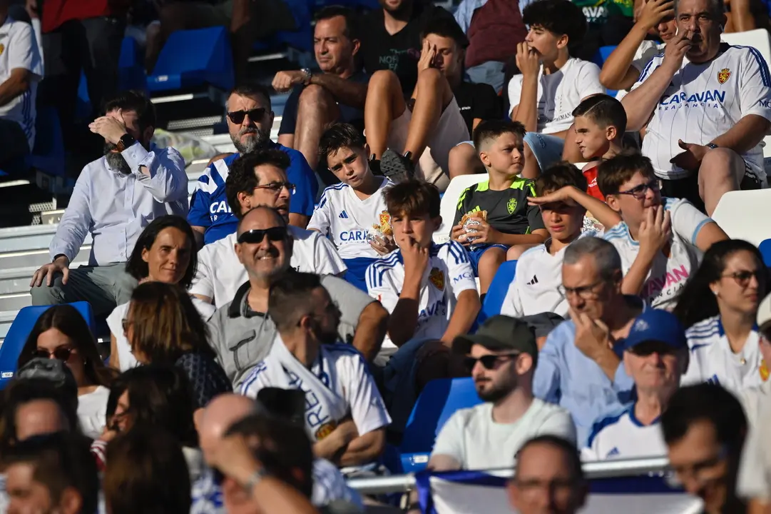 Afici&oacute;n del Real Zaragoza en el Ibercaja Estadio / Marcos Cebri&aacute;n