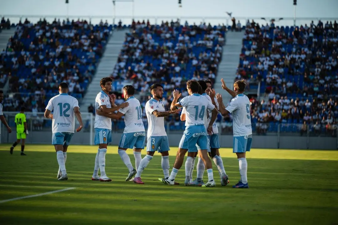 Celebraci&oacute;n del gol de Dani G&oacute;mez en el Real Zaragoza - Mirand&eacute;s / Marcos Cebri&aacute;n