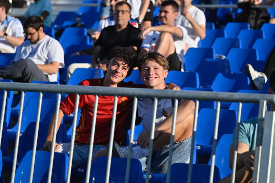 Aficionados del Real Zaragoza en el Ibercaja Estadio / Marcos Cebri&aacute;n