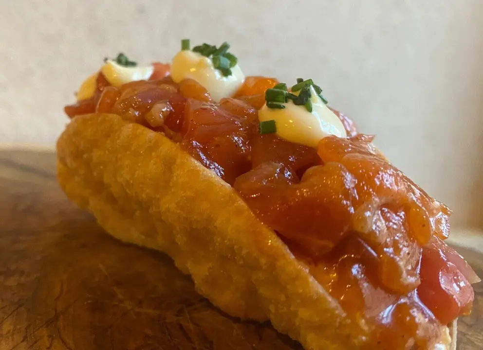 MEJOR TAPA FESTIVAL VINO SOMONTANO 2025 Taco japo tartar trucha  y tomate rosa de Barbastro L'USUELLA