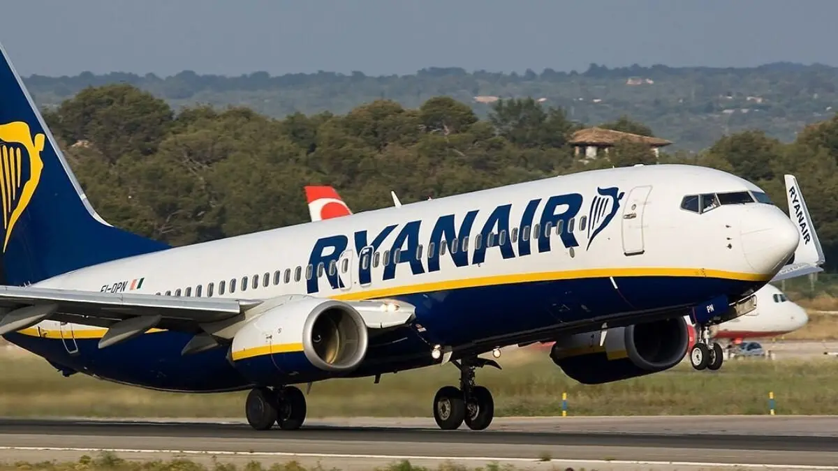 Avi&oacute;n de Ryanair / HOY ARAG&Oacute;N