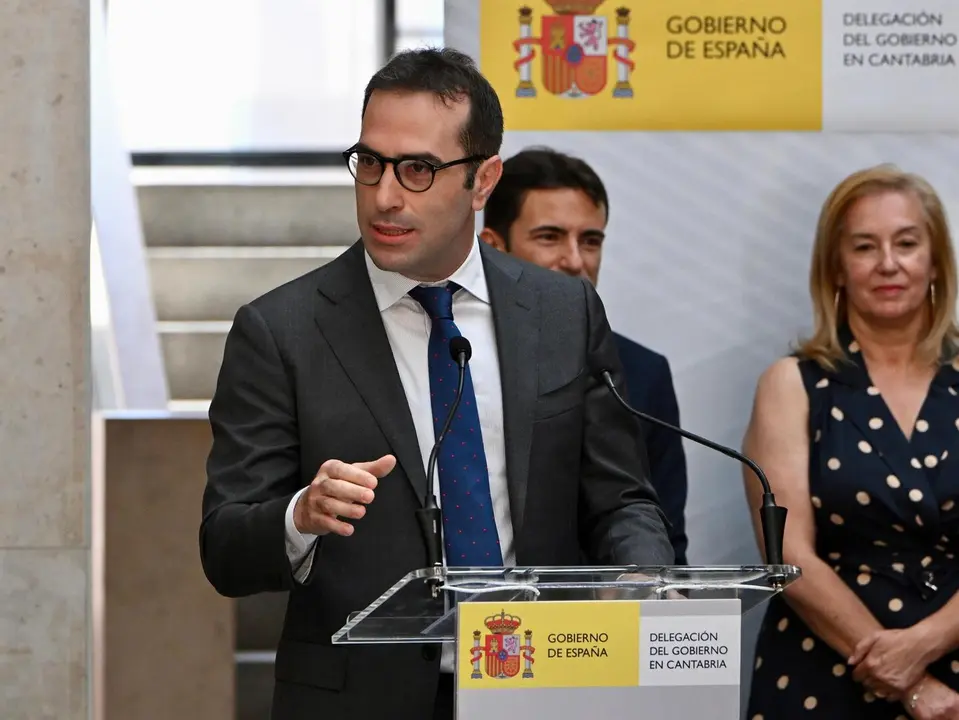 El ministro de Econom&iacute;a, Carlos Cuerpo, durante el acto de toma de posesi&oacute;n del nuevo delegado del Gobierno en Cantabria, Pedro Casares. / EP