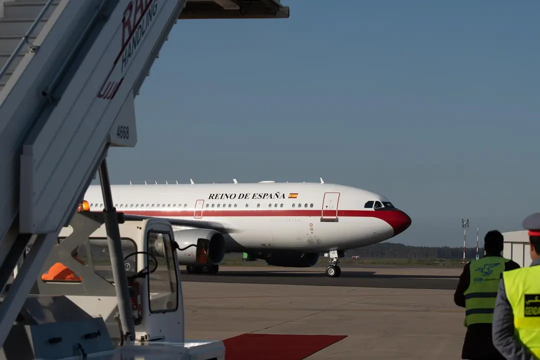 El avi&oacute;n presidencial, Falcon